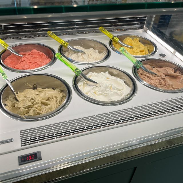 GLASSPREMIÄR!!! 🍦☀️ 😍 
Vi kör med klassiska smaker så här på första glassdagen: 

Choklad gelato 
Vanilj gelato 
Pistage gelato
Jordgubb sorbet 
Mango/passions sorbet 
Citron sorbet 

Finns bara på Bageriet! 

Välkomna ! ☀️