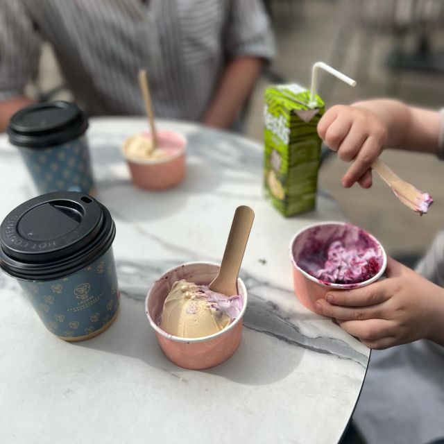 Leijongelato, svalkande för både stora och små! 🍨 

☕️ Vår kaffegelato är självklart gjort på våra Leijon kaffebönor från @uppsalakafferosteri 

#gelato #kaffe #blåbärcreamcheese